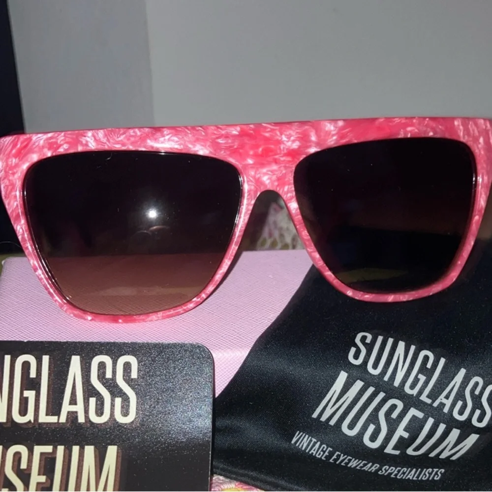 Vintage 80's RETRO FLAT TOP SUNGLASSES - Picture 1 of 15